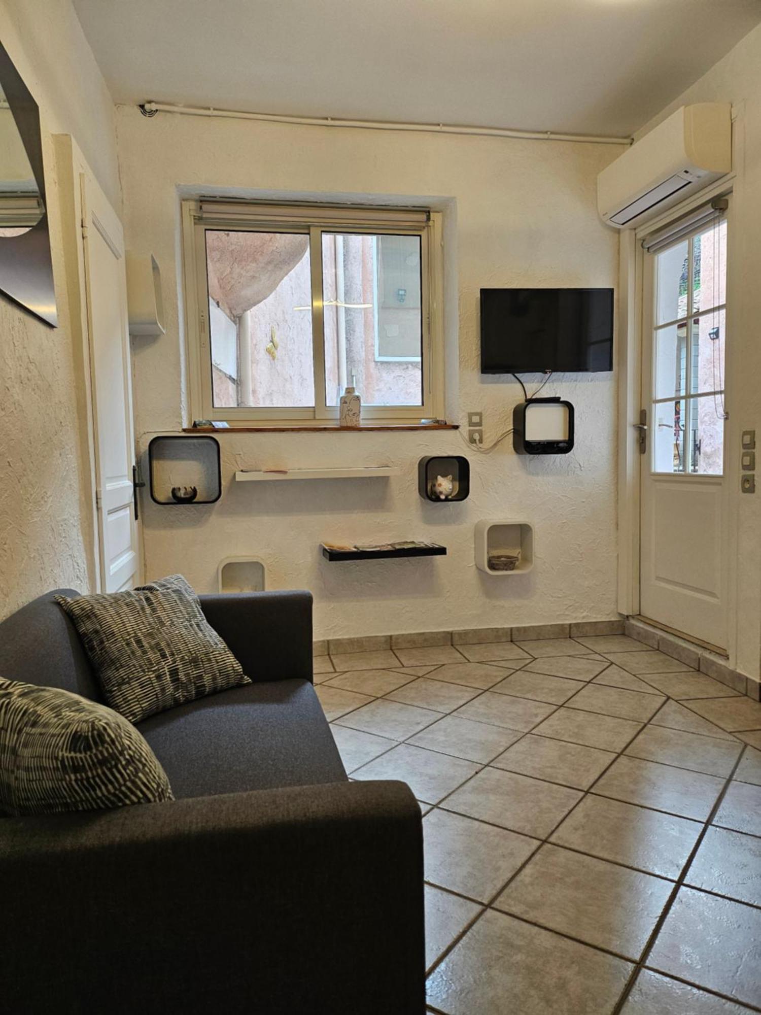 Appartement Dans Ancien Moulin A Huile Renove Grasse Bagian luar foto